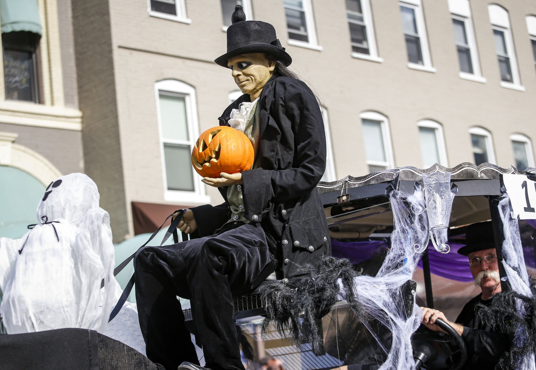 102916-DAVENPORT-HALLOWEEN-012.jpg